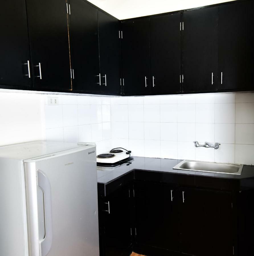 Casa Blanca Apartment Manila Zewnętrze zdjęcie