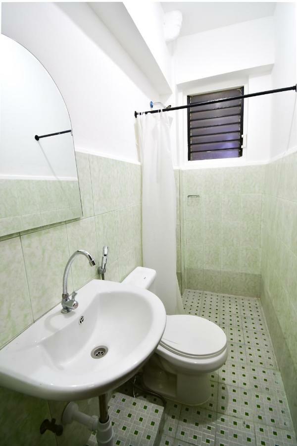 Casa Blanca Apartment Manila Zewnętrze zdjęcie